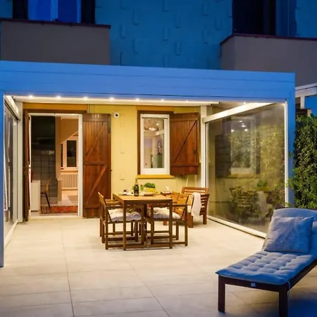 Casamare, Casa Sulla Nelle Marche